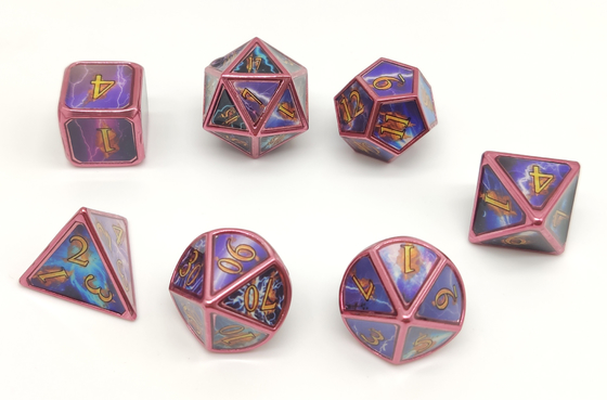 Dadu Polyhedral Logam Ukiran Tangan 7 Sepotong Set Untuk RPG Tabletop