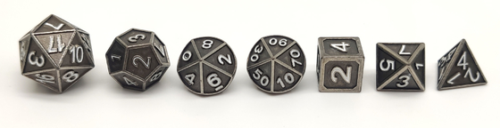 Halus Selesai Mini RPG Dice Multicolor Bahan Logam Resin Praktis