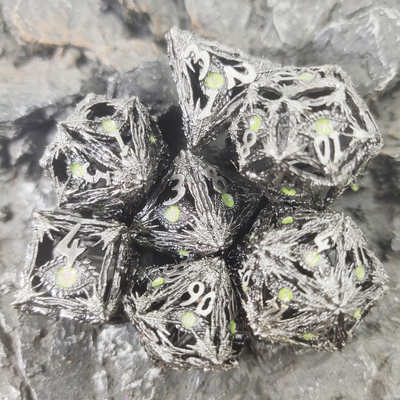 Polyhedral Dice Edge Resin Gemstone Tembus Tangan Diukir Tahan Lama Untuk Dunia Savage