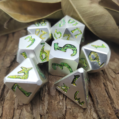 Tangan Menuangkan Permukaan Berlapis Emas RPG RPG Dadu Set 7 Pcs Polyhedral