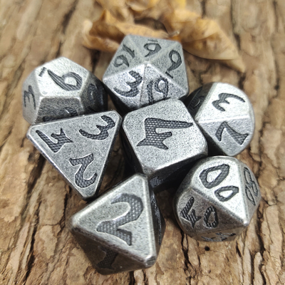Metal Anti Wear Diukir Tangan Untuk Dungeon Dan Dragon Metal Gaming Dice Manual