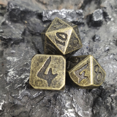 Meja Poker Logam Dadu Polyhedral Unik Buatan Tangan Aurichalceous Polyhedral Tidak Beracun