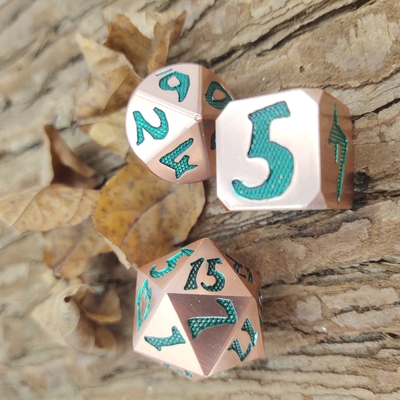 RPG Dice Set Emas Serbaguna Manual Grinding Edge Bahan tembaga hijau muda Polyhedral Precision Rolling