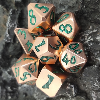 RPG Dice Set Emas Serbaguna Manual Grinding Edge Bahan tembaga hijau muda Polyhedral Precision Rolling