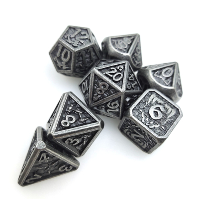 Dadu RPG Logam Anti Aus Kokoh Cuprum Dadu Polyhedral Set Hitam Dan Putih