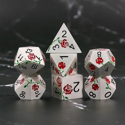 Mengukir HD Dice Merah Rose Electroplated Silver Metal Dice Untuk Game RPG