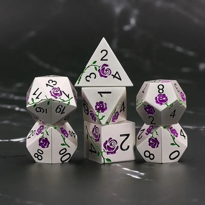 Mengukir HD Dice Merah Rose Electroplated Silver Metal Dice Untuk Game RPG