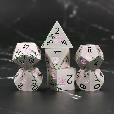 Mengukir HD Dice Merah Rose Electroplated Silver Metal Dice Untuk Game RPG