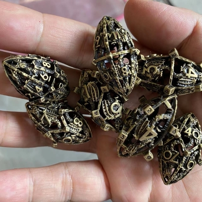 Kreatif Rugby Tema Metal Hollow RPG Dice Set Naga Dan Dungeon DND