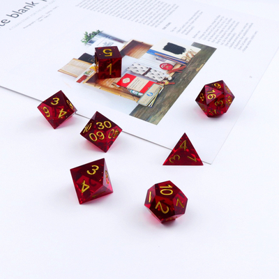Set dadu resin alami buah delima merah permainan desktop domain sihir favorit petualangan dnd dadu