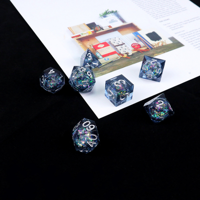 Biru-abu berkilau cair resin alami multi-wajah dadu suite naga dan dungeon dnd dadu