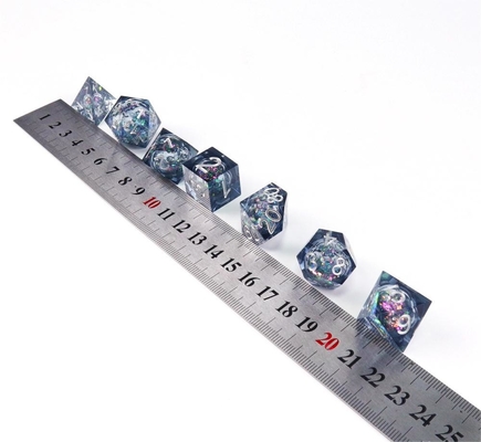 Biru-abu berkilau cair resin alami multi-wajah dadu suite naga dan dungeon dnd dadu