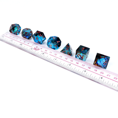 Biru ditambah bijih hitam karakter resin memainkan multi -noodle dadu set dnd dadu