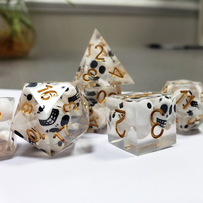 Warna transparan Crystal Skull Resin Boarding Dice Set Naga dan Dungeon