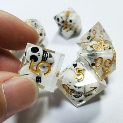 Warna transparan Crystal Skull Resin Boarding Dice Set Naga dan Dungeon