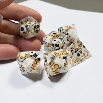 Warna transparan Crystal Skull Resin Boarding Dice Set Naga dan Dungeon