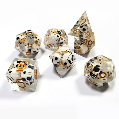 Warna transparan Crystal Skull Resin Boarding Dice Set Naga dan Dungeon