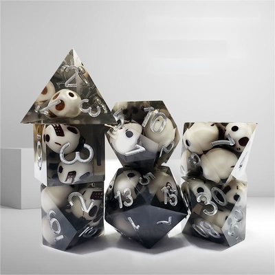 Black Crystal Skull Resin Boarding Dice Set dan dadu