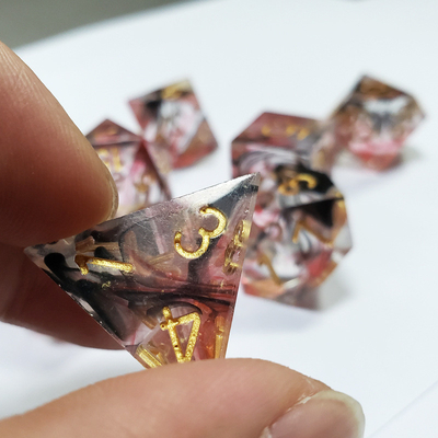 Merah &amp; hitam Foil campuran kristal asap Resin Boarding Dice Set dnd dadu