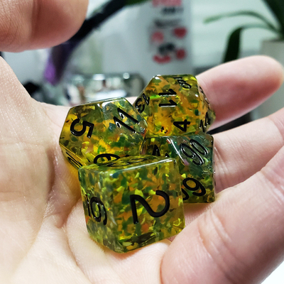 Kuning flash Resin Boarding Dice Set dan dadu