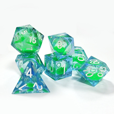 Green cair mengalir pasir resin multi -noodle permainan tablet dadu set dnd dadu