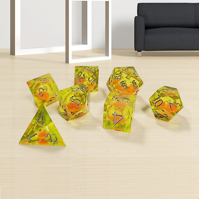 Yellow Flow Sand Resin Polyhedral Dice Kerajinan 7PCS