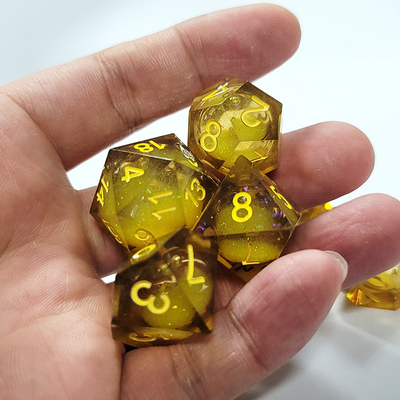 Yellow Flow Sand Resin Polyhedral Dice Kerajinan 7PCS