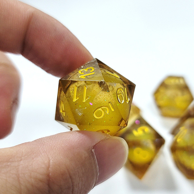 Yellow Flow Sand Resin Polyhedral Dice Kerajinan 7PCS