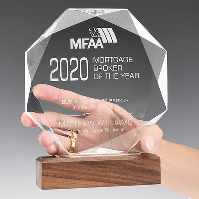 Trophy resin khusus dengan dasar kayu Trophy kristal pribadi
