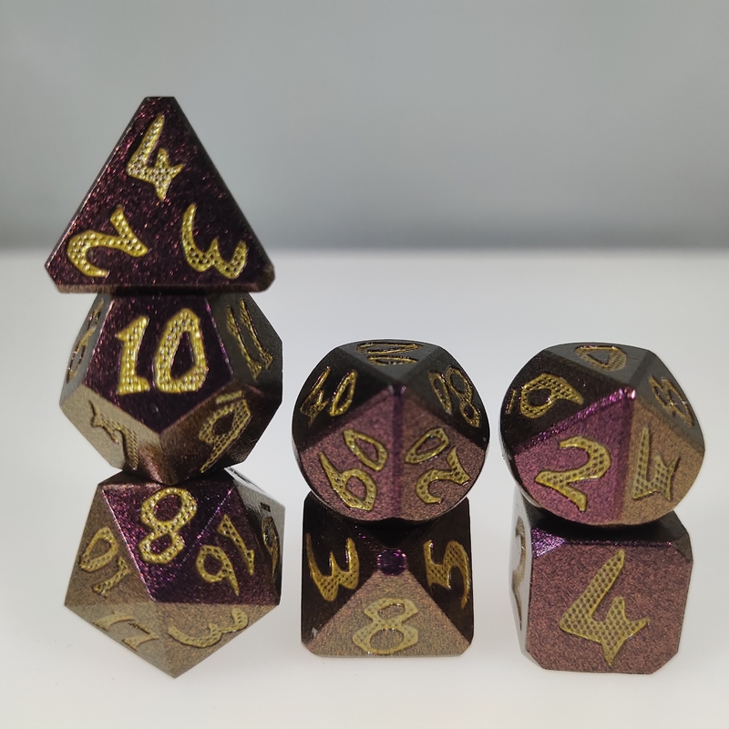 Permainan papan Dadu RPG Set Tangan 7 Potongan Ringan Logam Tajam Polyhedral Hitam