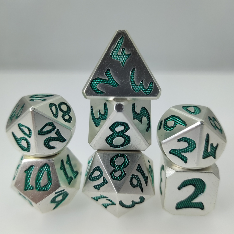 Grosir Glow Green Metal DND Dice7 Piece Nontoxic Polyhedral Dice Set Light Green Through Silver Material