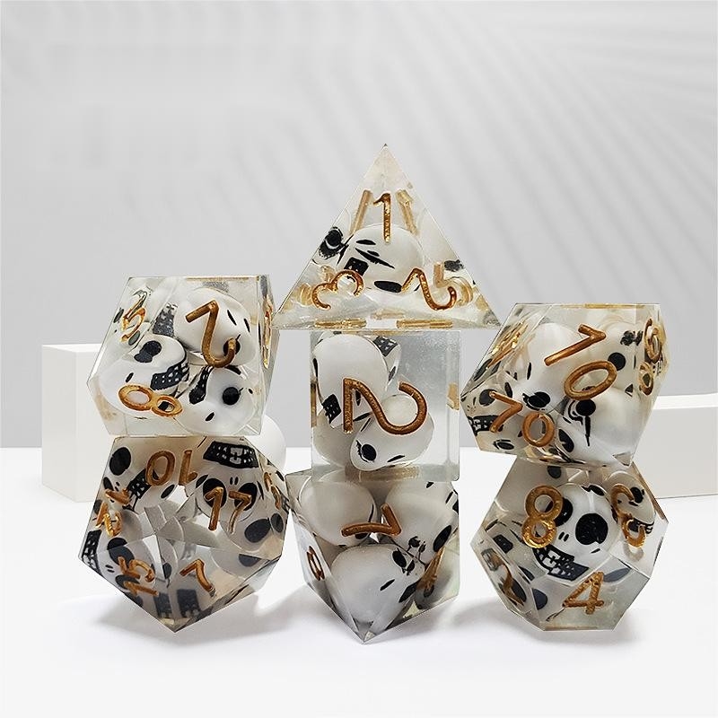 Warna transparan Crystal Skull Resin Boarding Dice Set Naga dan Dungeon